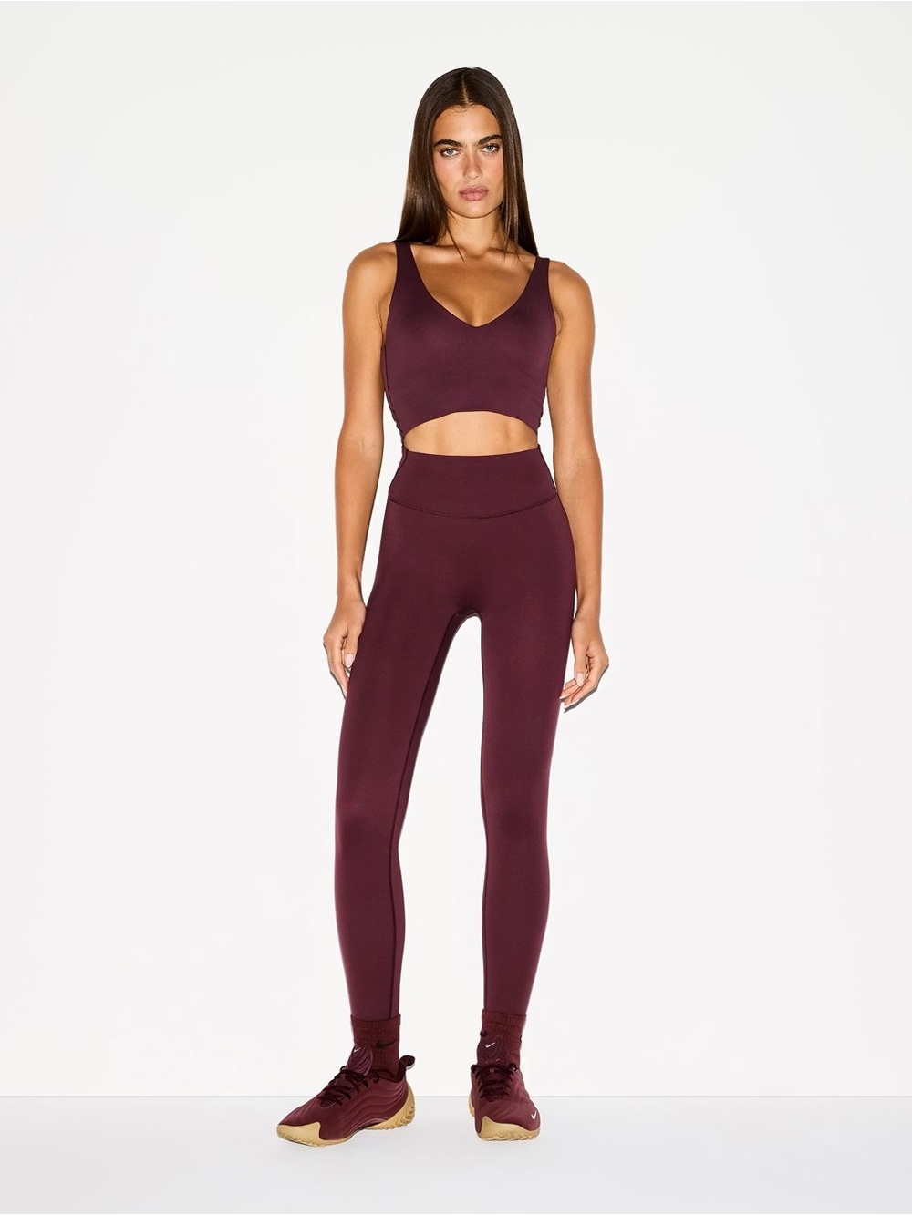 NikeSKIMS Matte Women's V-Neck Long-Line Bra